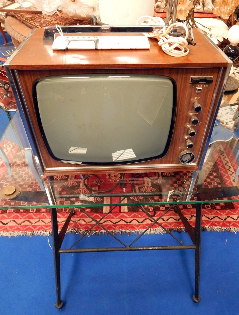 Téléviseur portatif de 1968 avec documentation