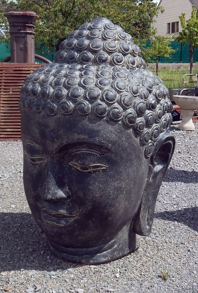 Tête de Bouddha pierres de lave                  	                                        	         