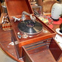 Ancien tourne disque en bois