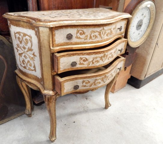 Petite commode vénitienne