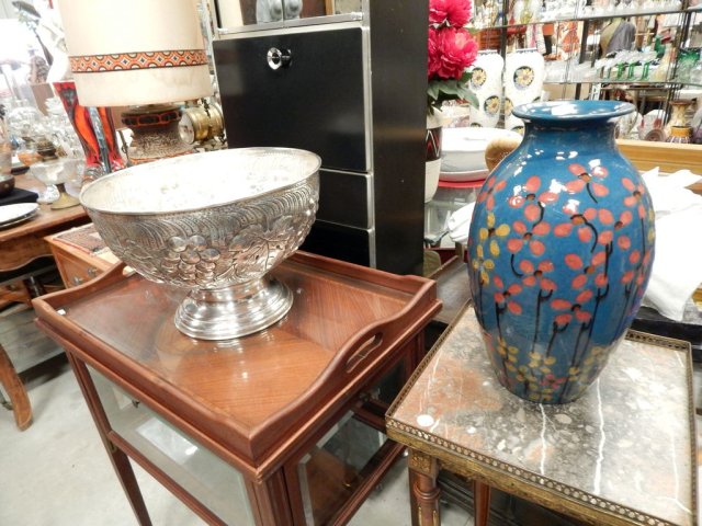 Vasque à champagne et vase savoyard signé Sispa