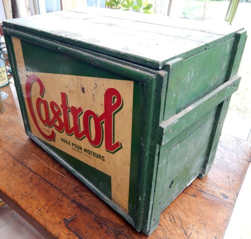 Ancienne boîte en bois décorée CASTROL