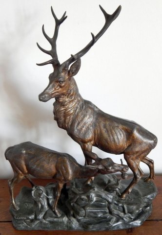 Cerf et biche signé Carvin