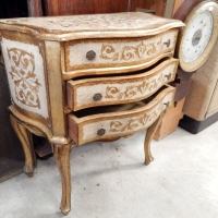 Petite commode vénitienne