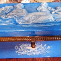 Boîte en porcelaine ancienne