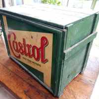 Ancienne boîte en bois décorée CASTROL