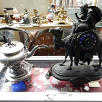 Théière et son réchaud maison Christofle XIX pendule orientaliste en régule